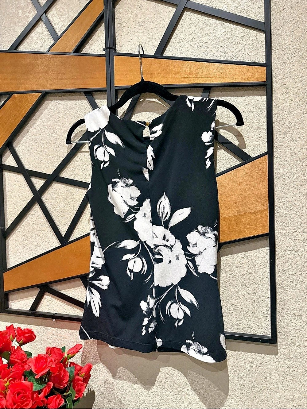 Calvin Klein Floral Blouse in Black & White Size